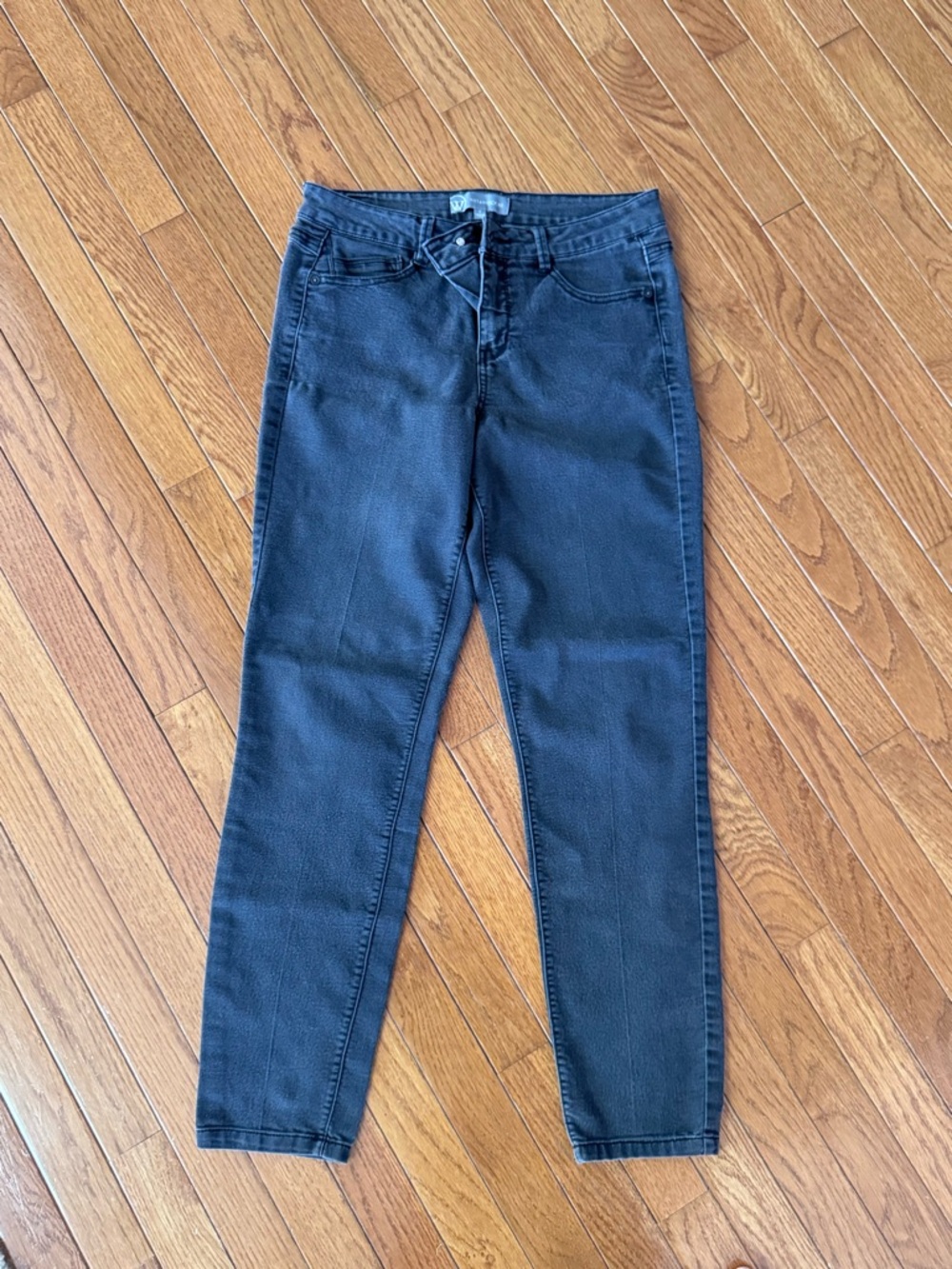 Wit and wisdom black/gray distressed skinny jeans size 8